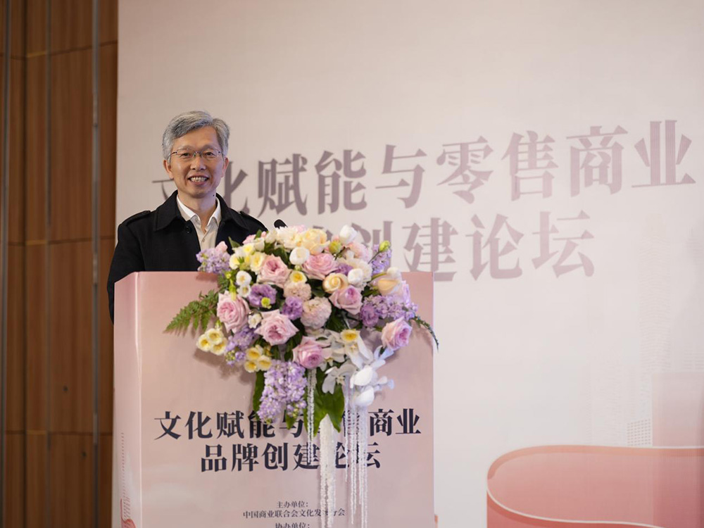 盛安德董事长张纪伟先生上台发表演讲